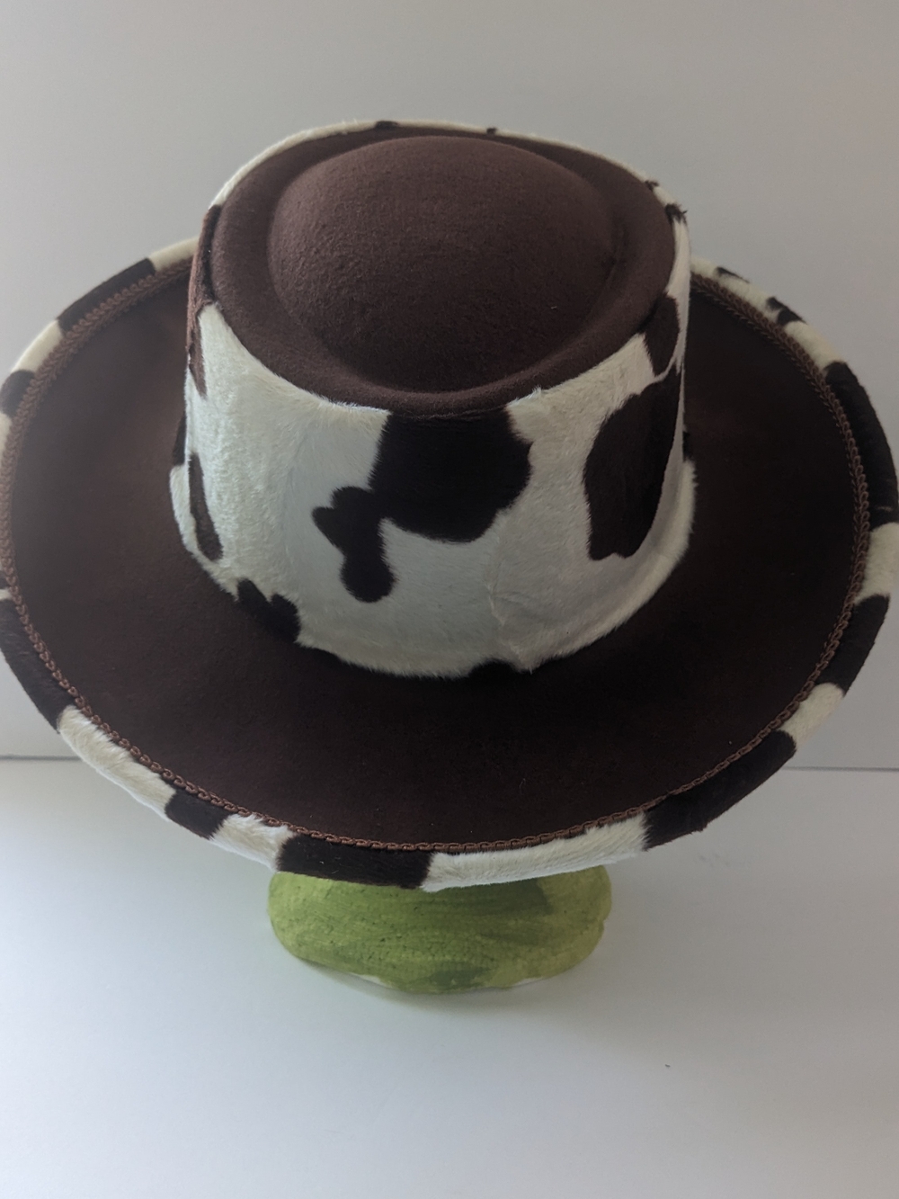 Vintage Classic Brown and White Cow-Print Wool Felt Western Hat